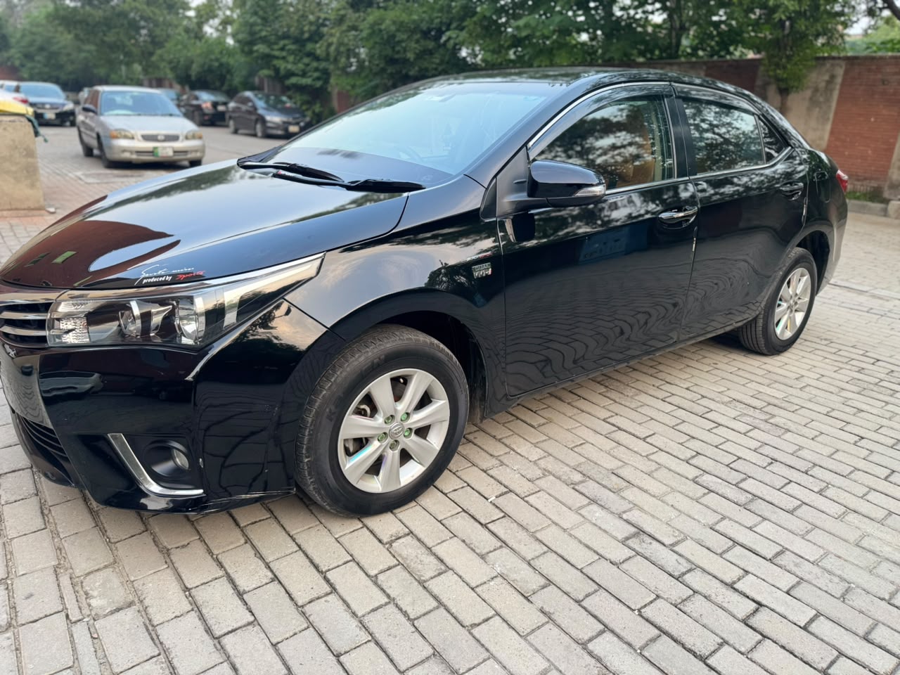 Toyota Corolla Altis X CVT-i 1.8 2014