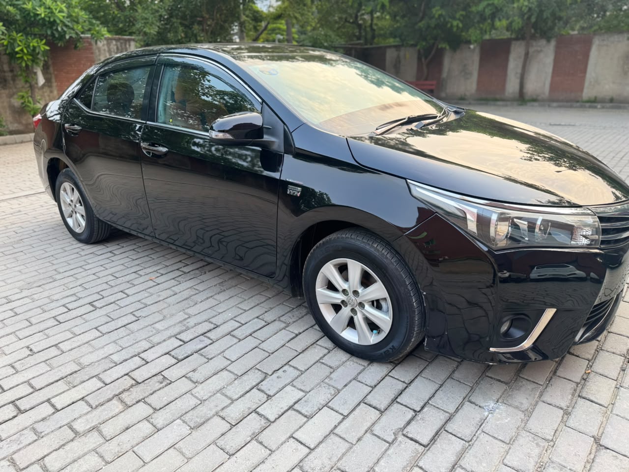 Toyota Corolla Altis X CVT-i 1.8 2014