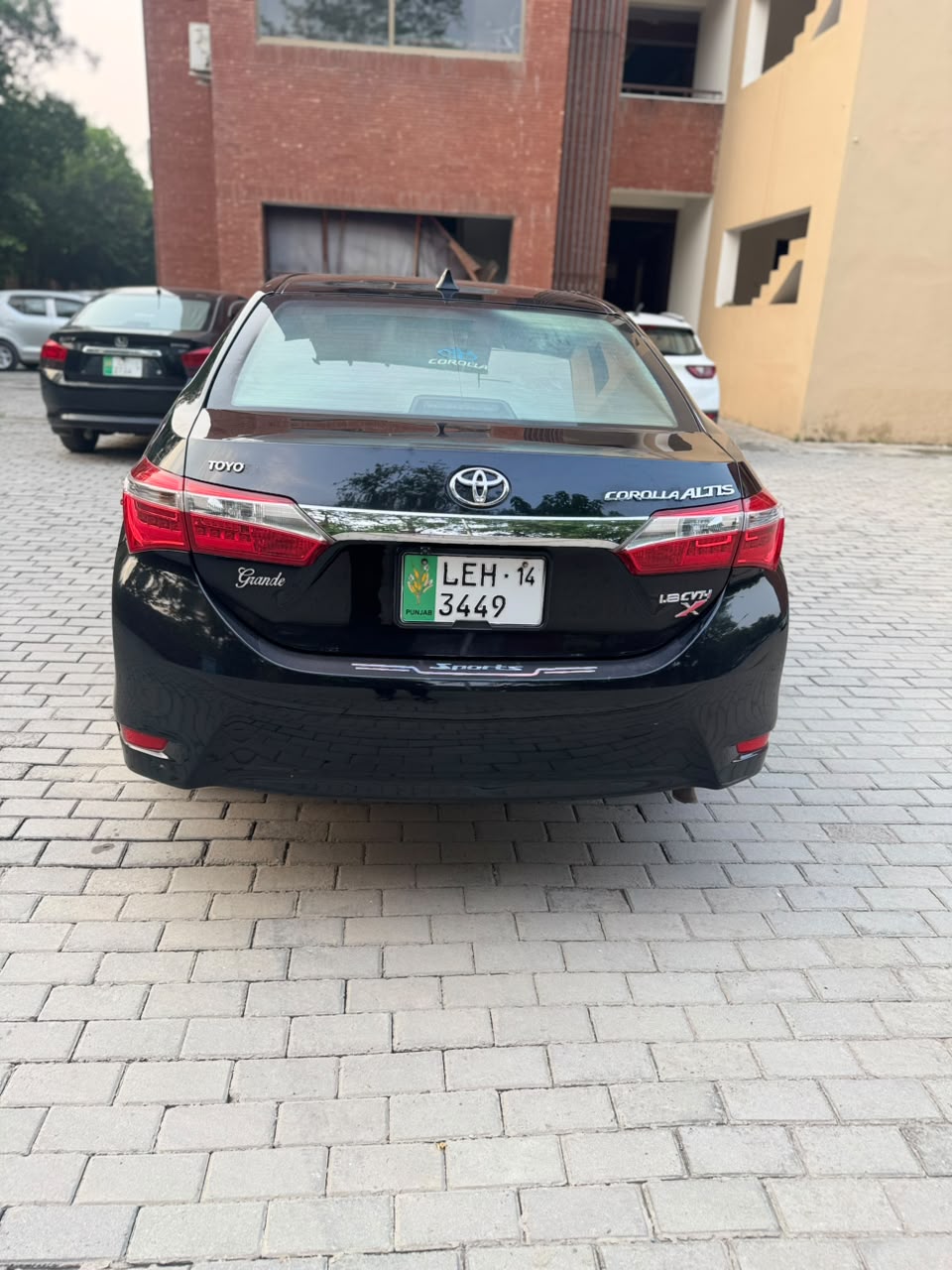 Toyota Corolla Altis X CVT-i 1.8 2014