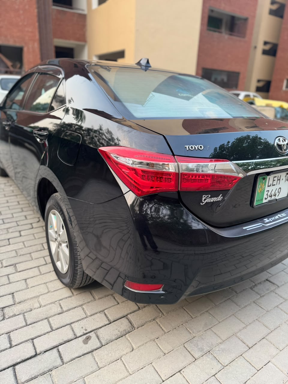 Toyota Corolla Altis X CVT-i 1.8 2014
